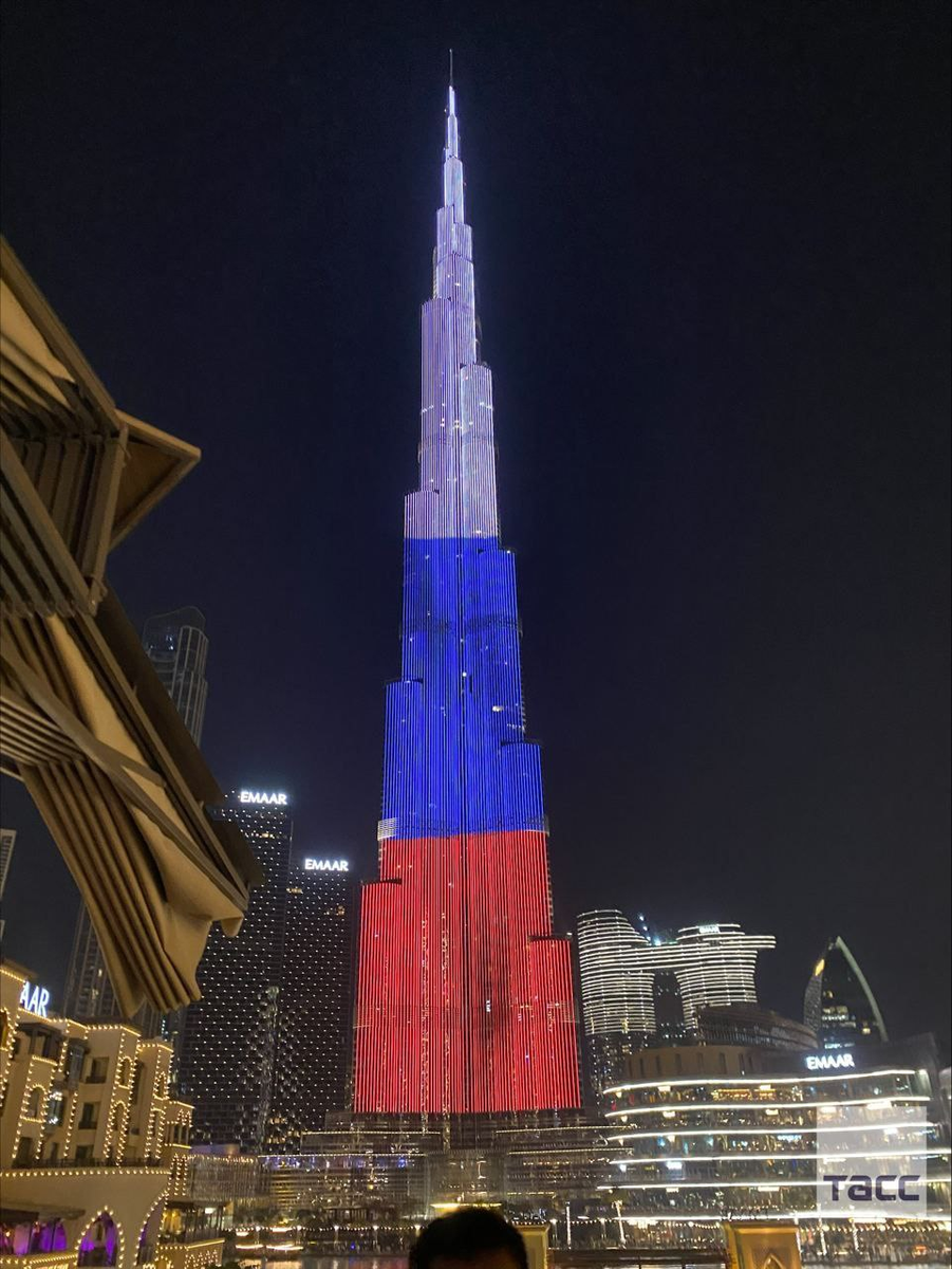 Бурдж халифа в цветах флага. Башня Бурдж Халифа. Самый высокий небоскрёб в мире Бурдж Халифа. Бурдж Халифа 2022. Бурдж Халифа 2016.